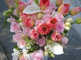bouquet di rose e vari fiori