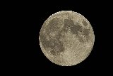 luna piena ben visibile nella sua interezza